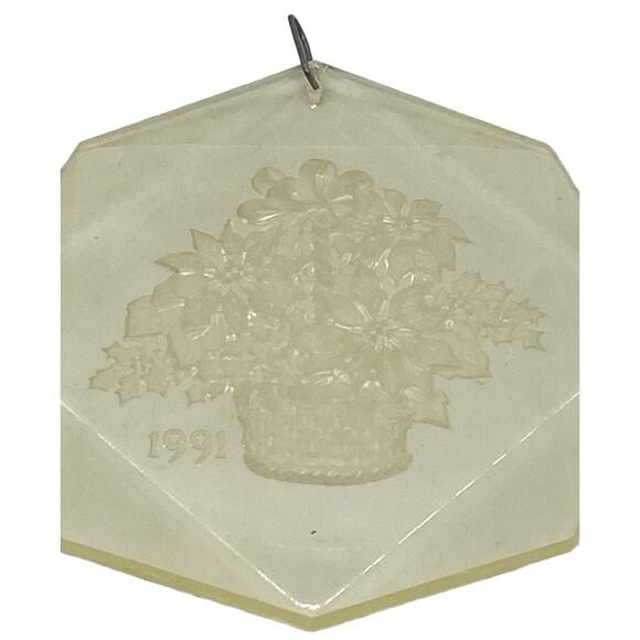 1991 Poinsettia Acrylic Etched Holiday Treasures Collectors’ Christmas Ornament - Picture 3 of 10